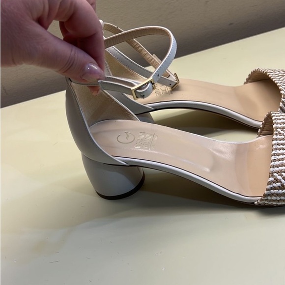 MADE IN ITALY GIOVANNA GRAZZINI LEATHER  White and Tan Sandals with Ankle Strap - Picture 2 of 9